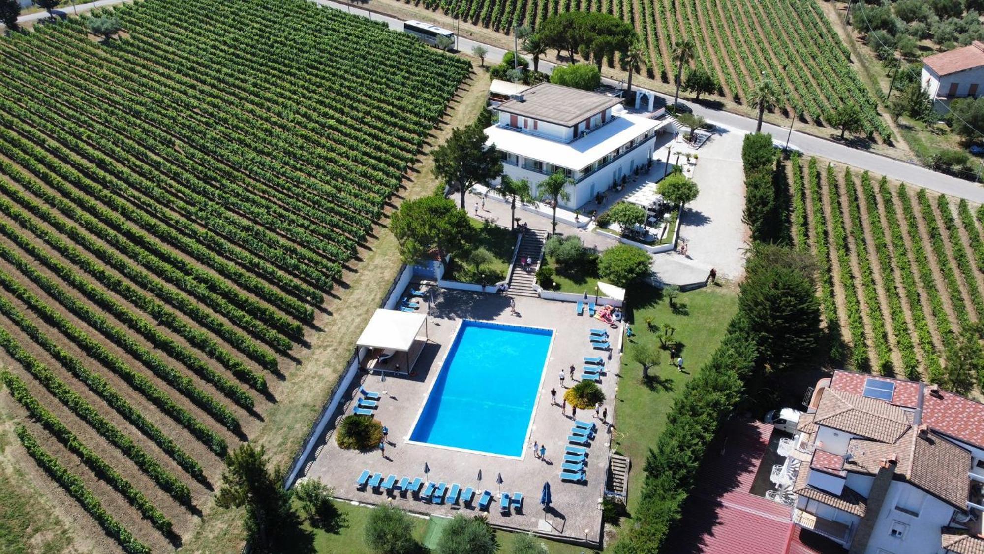 אגרופולי Hotel La Tombola מראה חיצוני תמונה